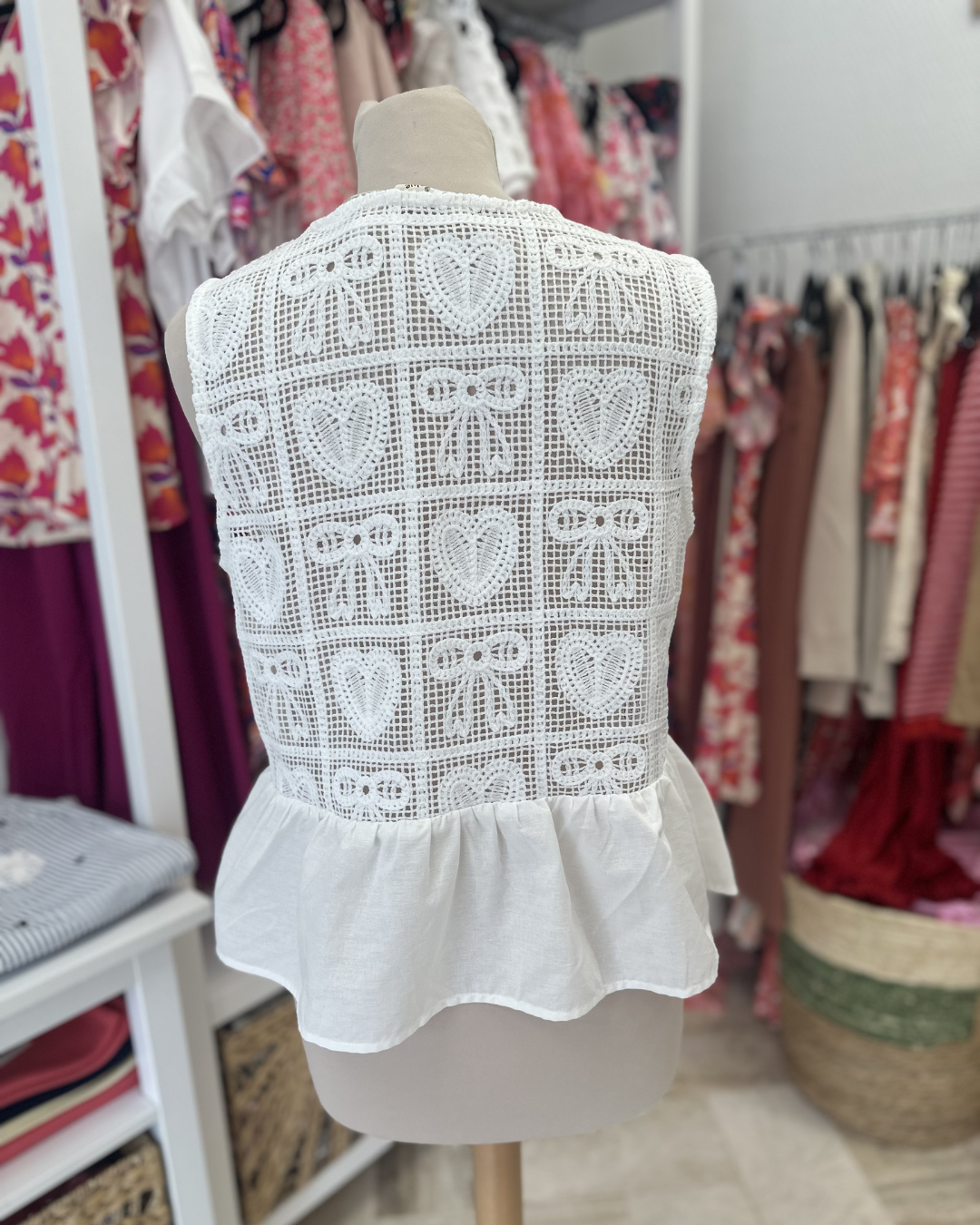 Top blanc motifs cœurs et nœuds